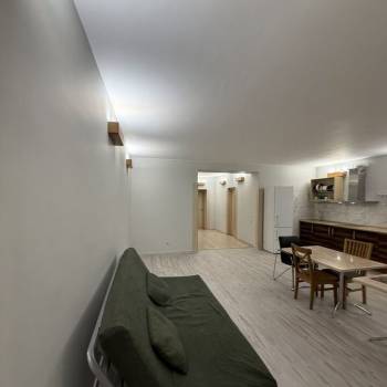 Сдается 1-комнатная квартира, 80 м²