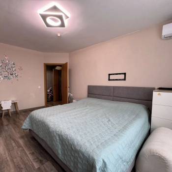 Продается 1-комнатная квартира, 38 м²