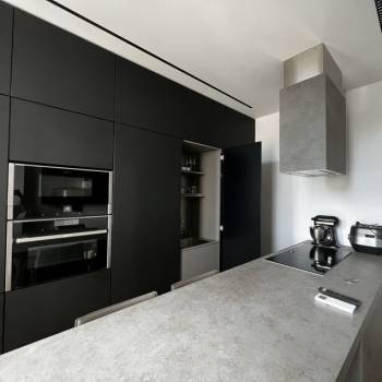 Продается 1-комнатная квартира, 42 м²