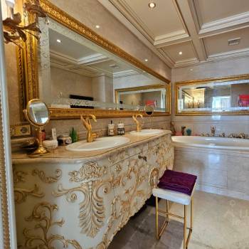 Продается Многокомнатная квартира, 270 м²