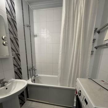 Сдается Многокомнатная квартира, 80 м²