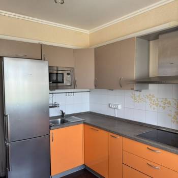 Сдается 2-х комнатная квартира, 75 м²