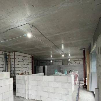 Продается 1-комнатная квартира, 98 м²