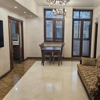 Продается Многокомнатная квартира, 100 м²