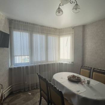 Сдается 1-комнатная квартира, 65 м²