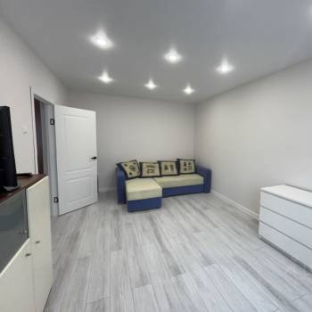 Продается 1-комнатная квартира, 38 м²