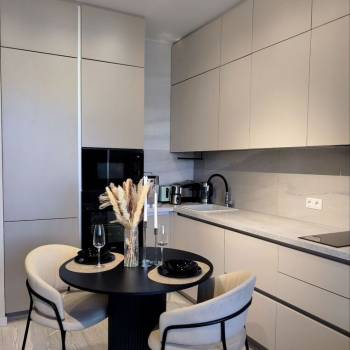 Продается 1-комнатная квартира, 42 м²