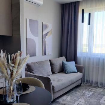 Продается 1-комнатная квартира, 42 м²