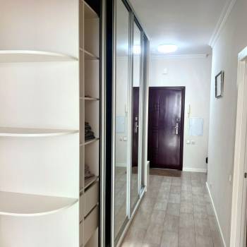 Сдается 1-комнатная квартира, 60 м²