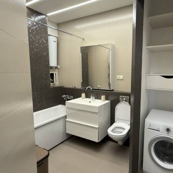 Сдается 1-комнатная квартира, 55 м²