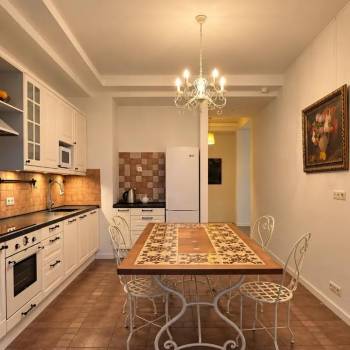 Сдается 2-х комнатная квартира, 106 м²