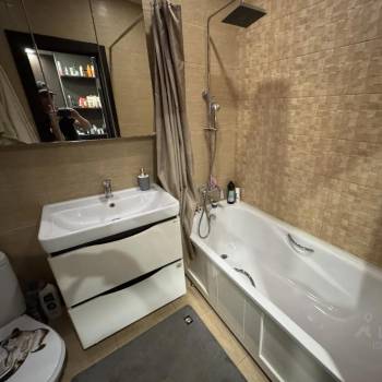 Продается 1-комнатная квартира, 38 м²