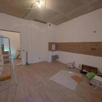 Продается 1-комнатная квартира, 64 м²