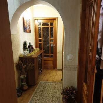 Продается Многокомнатная квартира, 77 м²