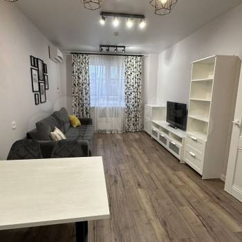 Сдается 1-комнатная квартира, 42 м²