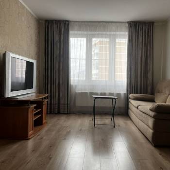 Сдается 1-комнатная квартира, 38 м²