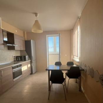 Сдается 1-комнатная квартира, 49,5 м²