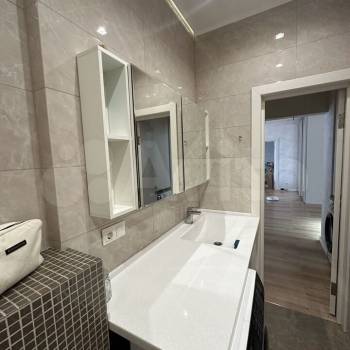 Продается 2-х комнатная квартира, 104 м²