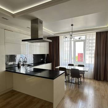 Продается 2-х комнатная квартира, 104 м²