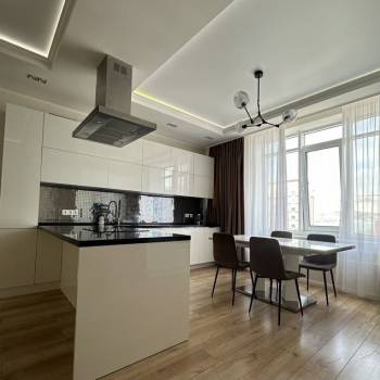 Продается 2-х комнатная квартира, 104 м²