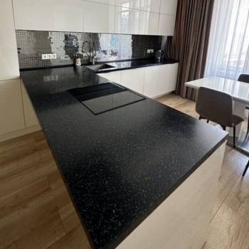 Сдается 2-х комнатная квартира, 105 м²