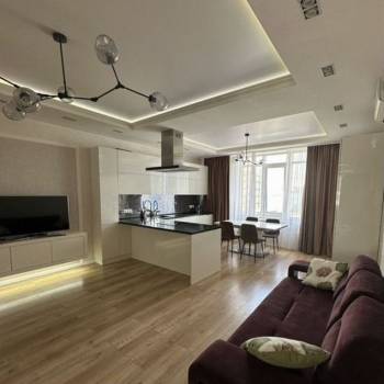 Сдается 2-х комнатная квартира, 105 м²