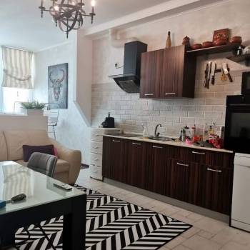 Продается 1-комнатная квартира, 54,4 м²