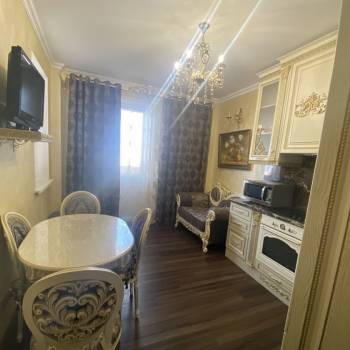 Сдается 1-комнатная квартира, 42 м²