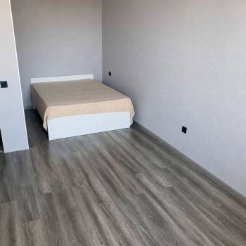 Продается 1-комнатная квартира, 42 м²