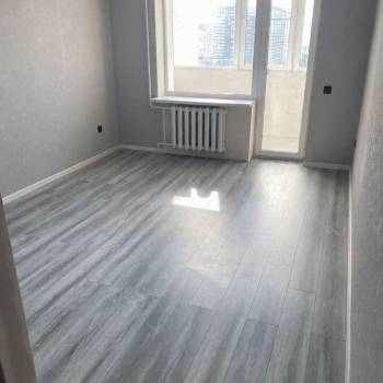 Продается 1-комнатная квартира, 42 м²