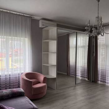 Сдается 1-комнатная квартира, 56 м²