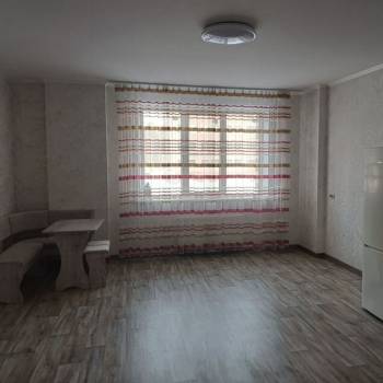 Сдается Многокомнатная квартира, 90 м²