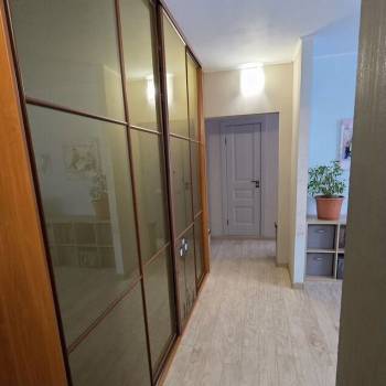 Продается Многокомнатная квартира, 77 м²