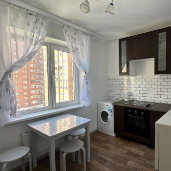 Сдается 1-комнатная квартира, 37 м²