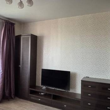 Сдается 1-комнатная квартира, 42 м²