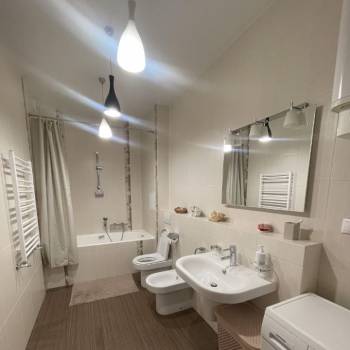 Сдается 1-комнатная квартира, 62 м²