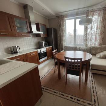 Сдается 1-комнатная квартира, 62 м²