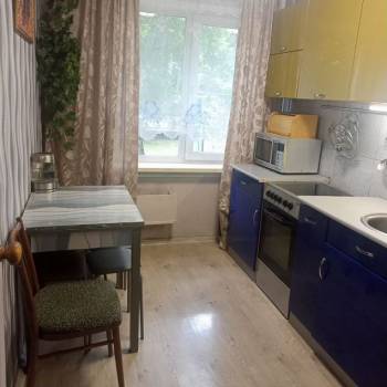 Продается Многокомнатная квартира, 72 м²
