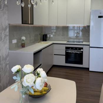 Сдается 2-х комнатная квартира, 77 м²