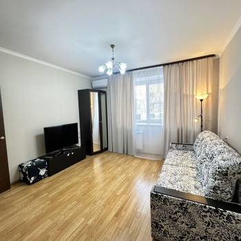 Сдается 1-комнатная квартира, 40 м²