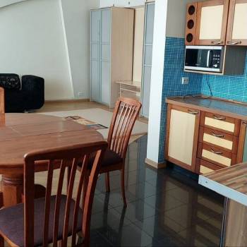 Сдается 1-комнатная квартира, 68 м²