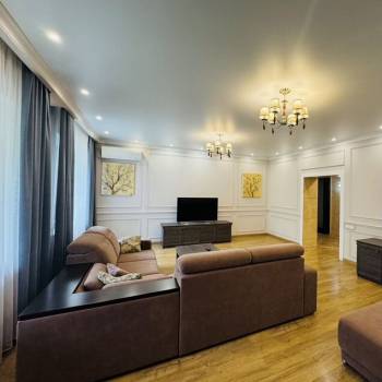 Продается 3-х комнатная квартира, 140 м²