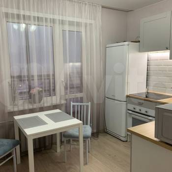 Сдается 1-комнатная квартира, 42 м²