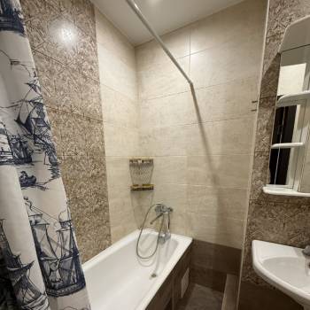 Сдается 1-комнатная квартира, 50 м²