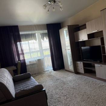 Сдается 1-комнатная квартира, 42 м²