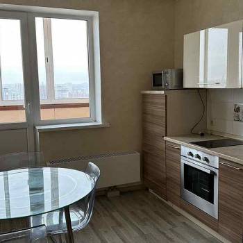 Сдается 1-комнатная квартира, 42 м²