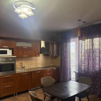 Продается Многокомнатная квартира, 94 м²