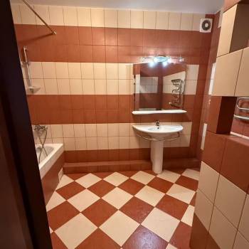 Продается Многокомнатная квартира, 94 м²