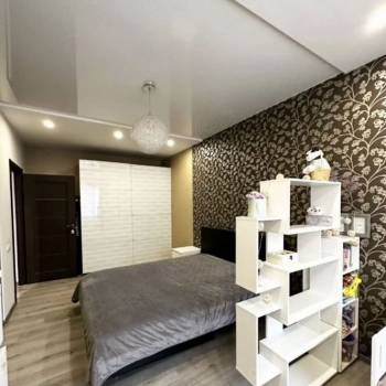 Продается 1-комнатная квартира, 54 м²