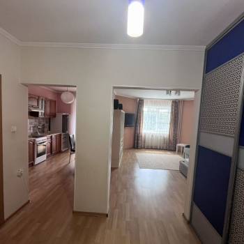 Сдается 1-комнатная квартира, 42 м²